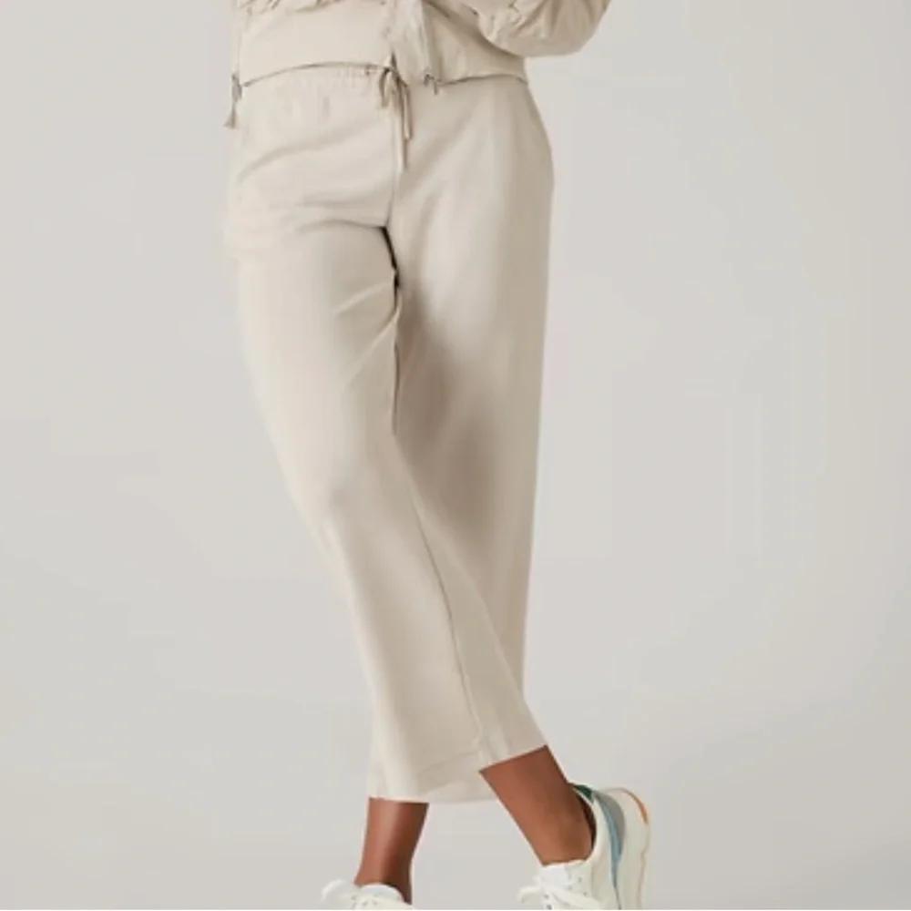 Athleta Seasoft Mid Rise Straight Crop Pants Sz M - Picture 3 of 11